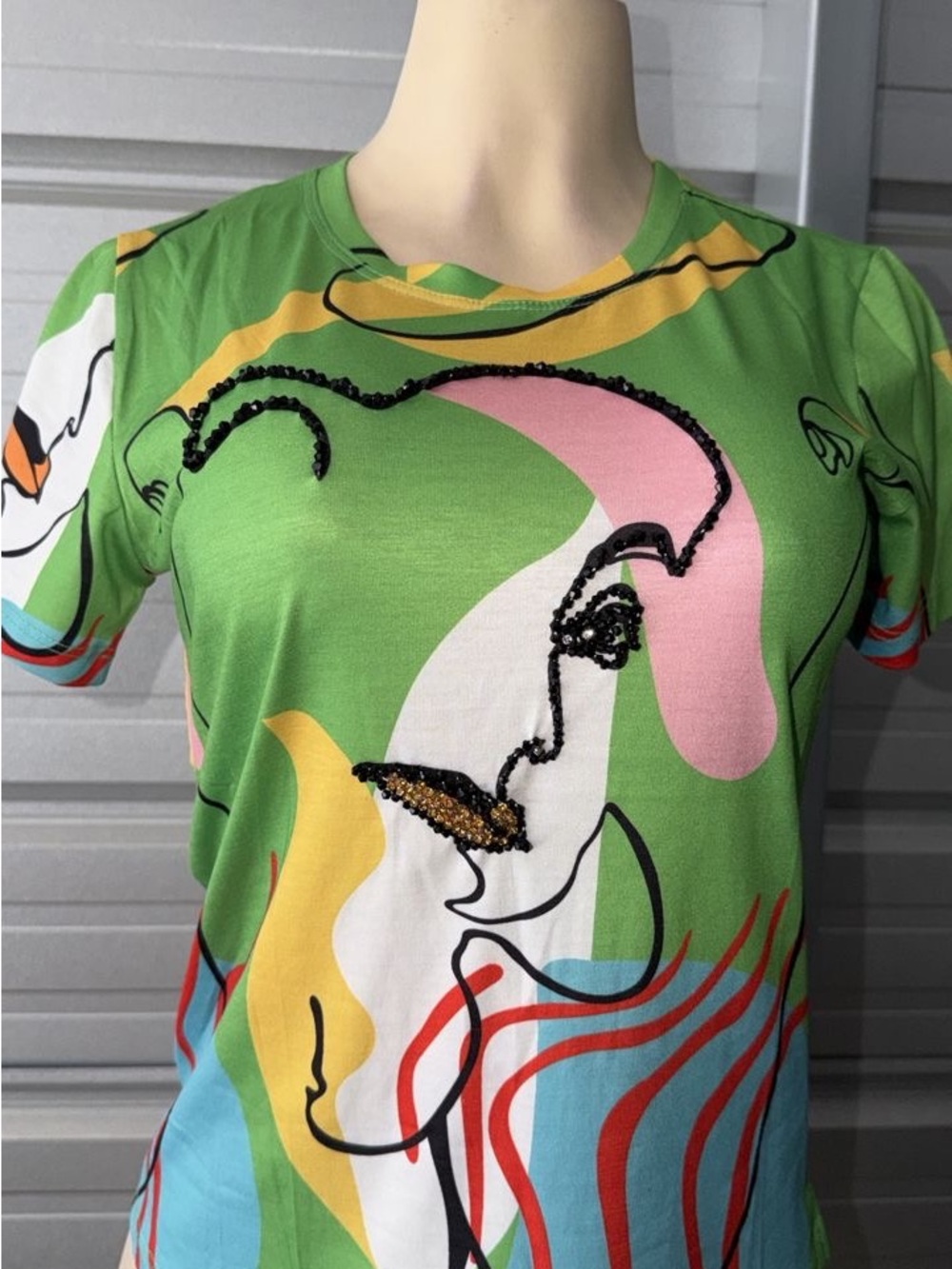 Casual Corner Green Abstract Face Short-Sleeve Tee with Multicolor Accents